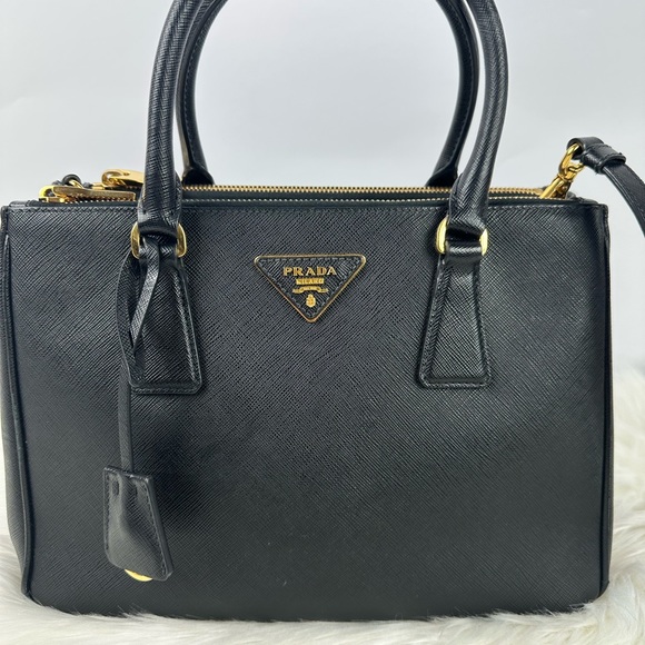 Prada Black Saffiano Galleria Leather Handle Bag - Picture 2 of 16